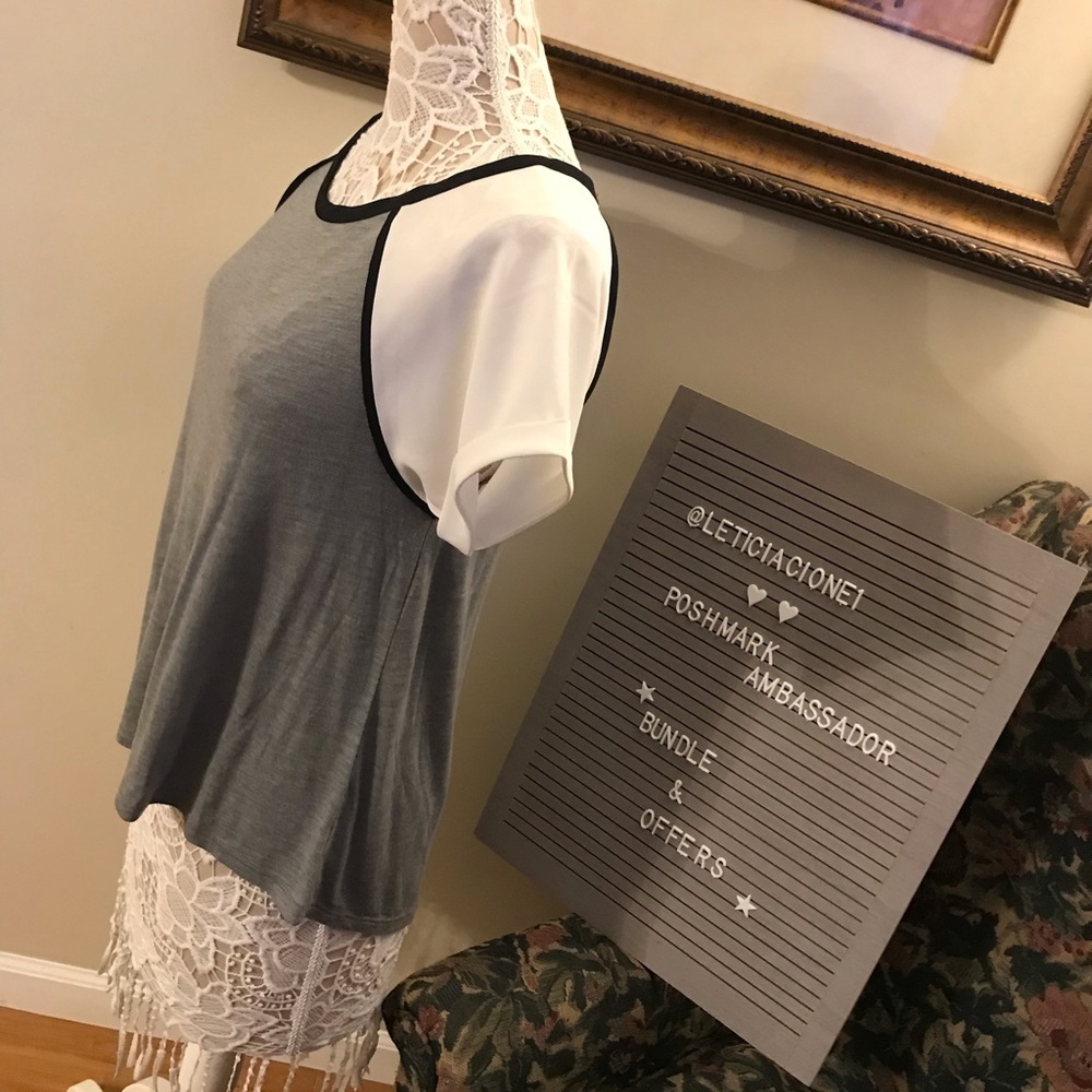 American Eagle Gray & White Medium Top - Picture 2 of 8